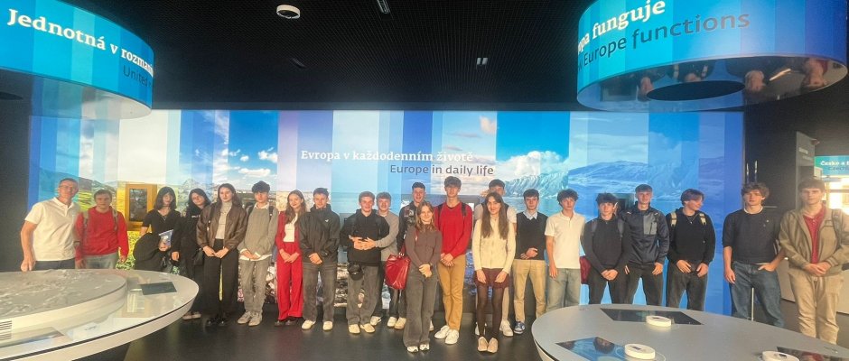 Exkurze do světa diplomacie: Studenti Volitelného zeměpisu v Černínském paláci a Evropském domě