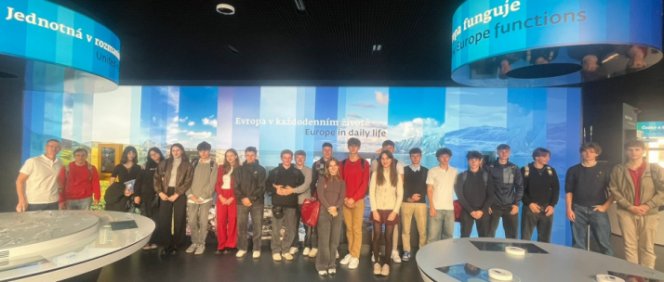 Exkurze do světa diplomacie: Studenti Volitelného zeměpisu v Černínském paláci a Evropském domě